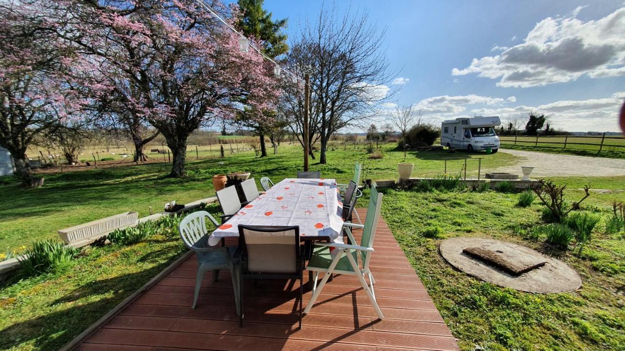 Grande Maison Avec Jardin, Animaux,Au Calme Yviers Exterior photo